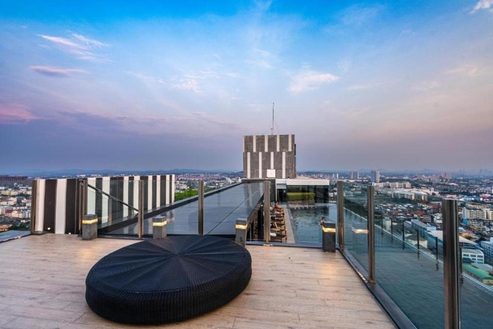 The Base Central Pattaya By Mickey Kültér fotó