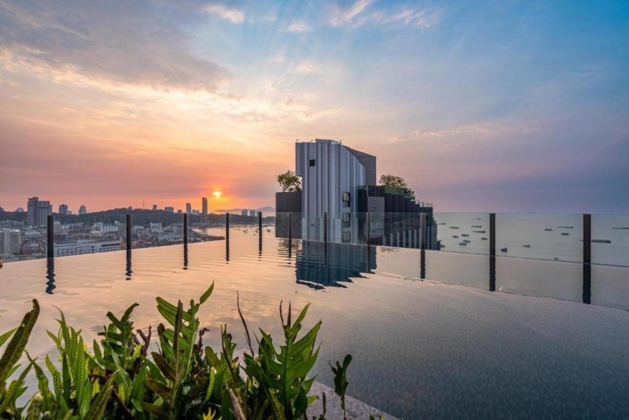 The Base Central Pattaya By Mickey Kültér fotó