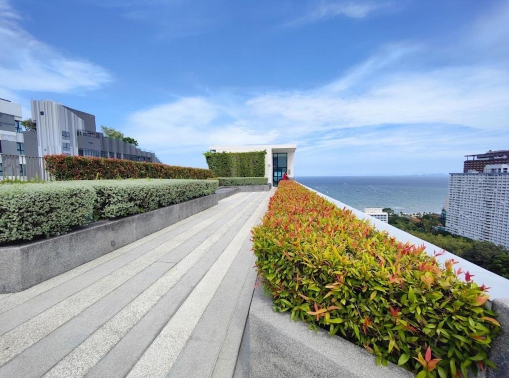 The Base Central Pattaya By Mickey Kültér fotó